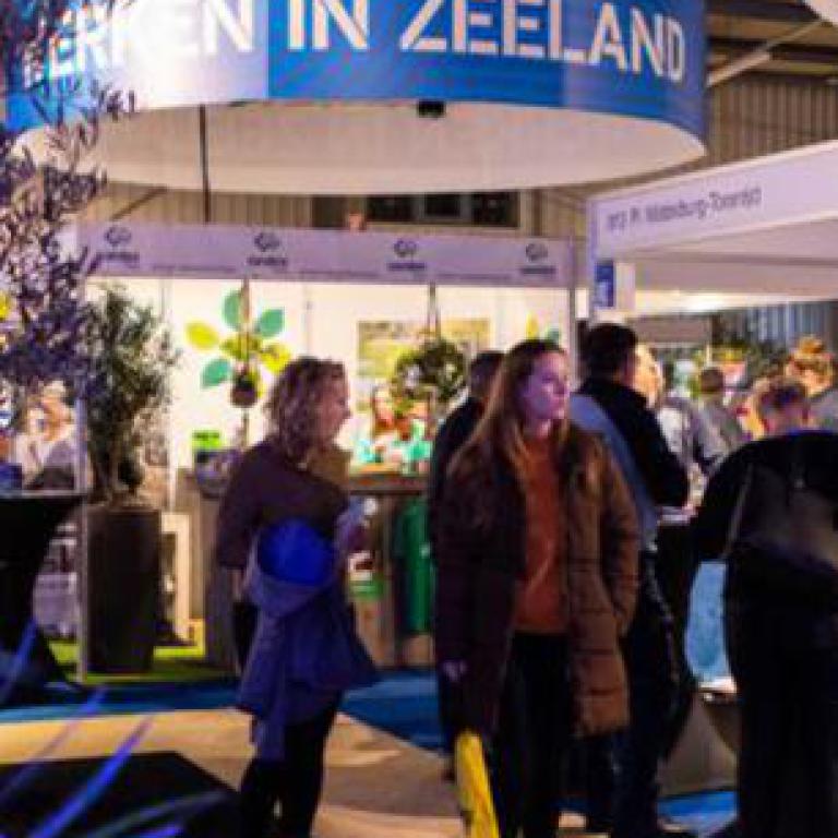 Studenten naar Contacta Studenten naar Contacta